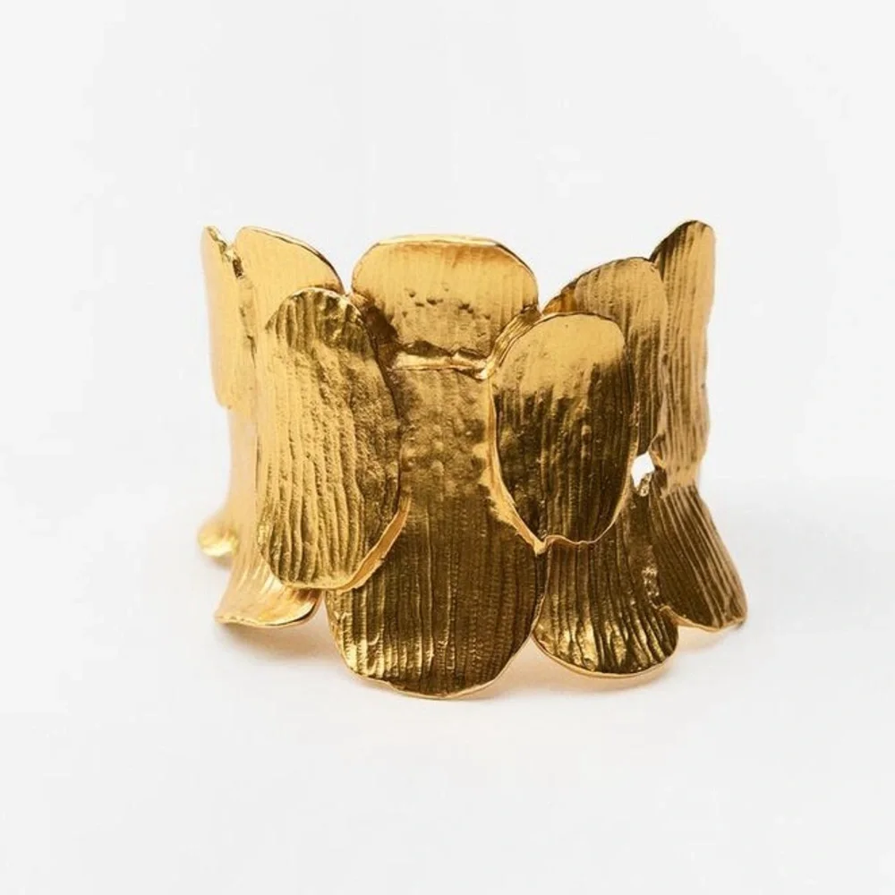 NWT. Zara Golden Metal Bracelet with Embossed Petals.